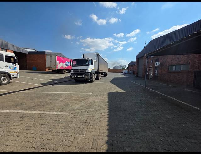 489M² WAREHOUSE TO LET IN CITY DEEP